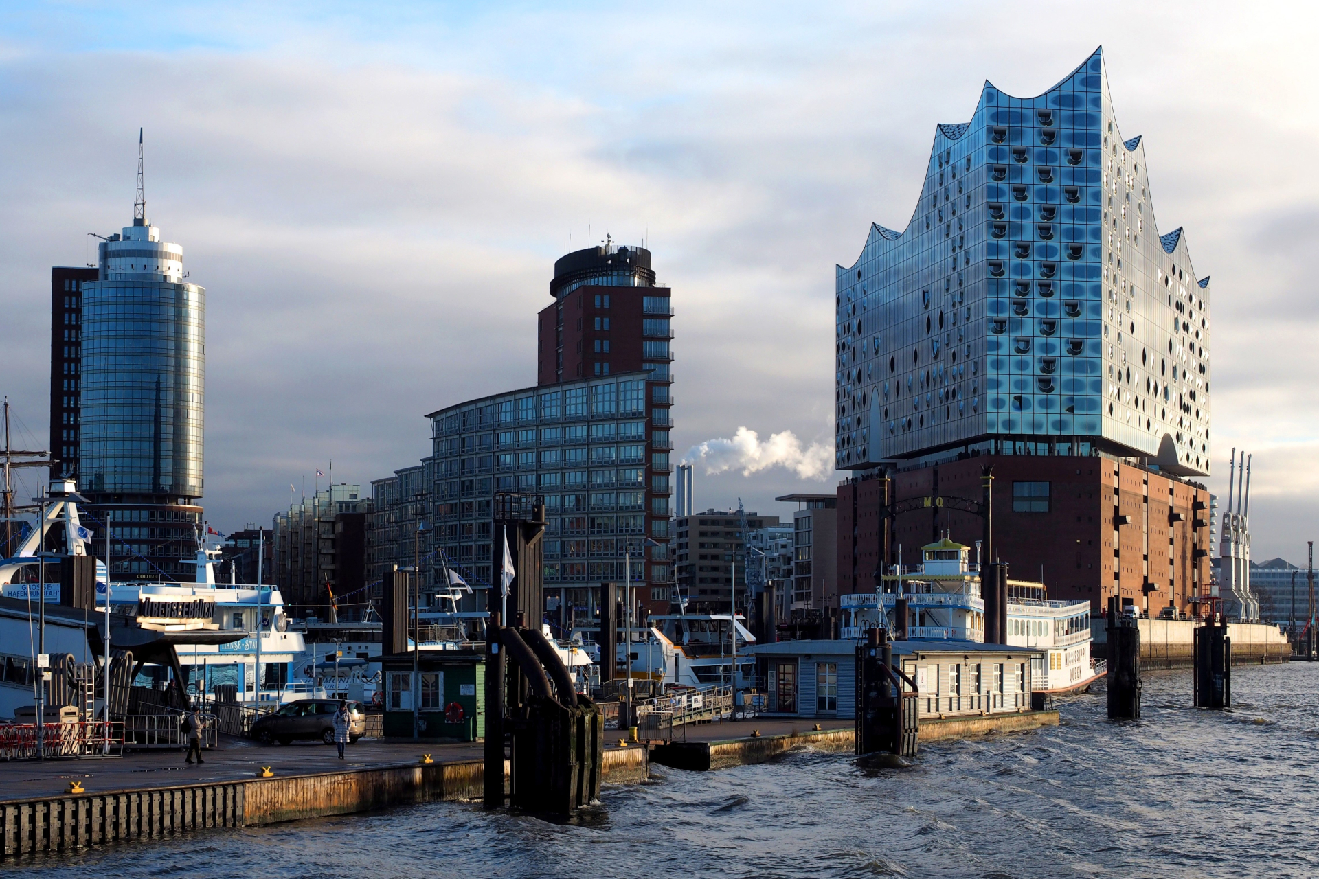 Außenansicht der Elbphilharmonie in Hamburg